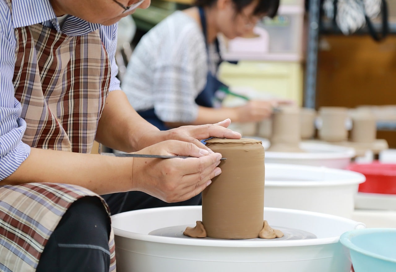 Les céramistes contemporains : Portraits d’artisans inspirants 